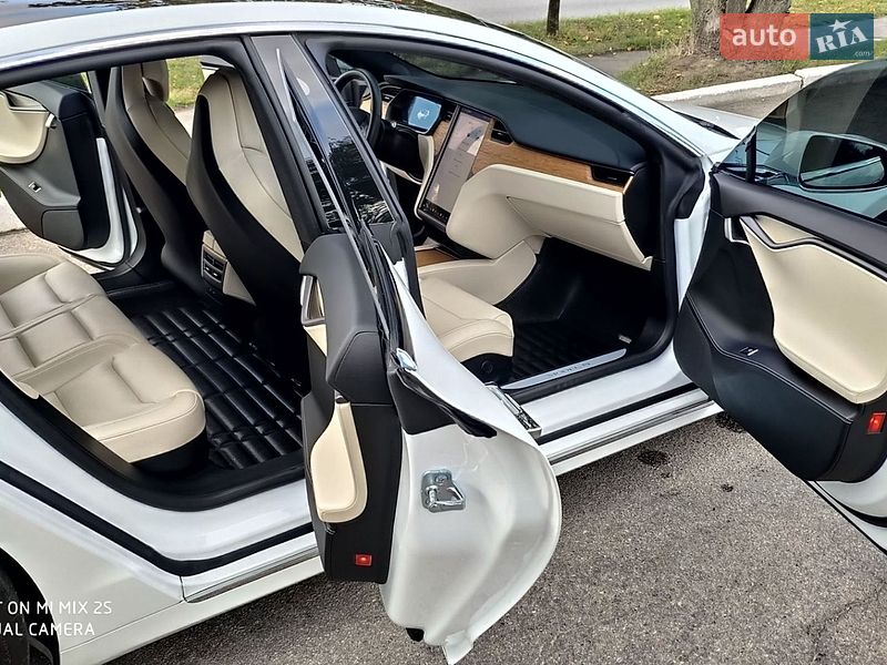Лифтбек Tesla Model S 2019 в Днепре