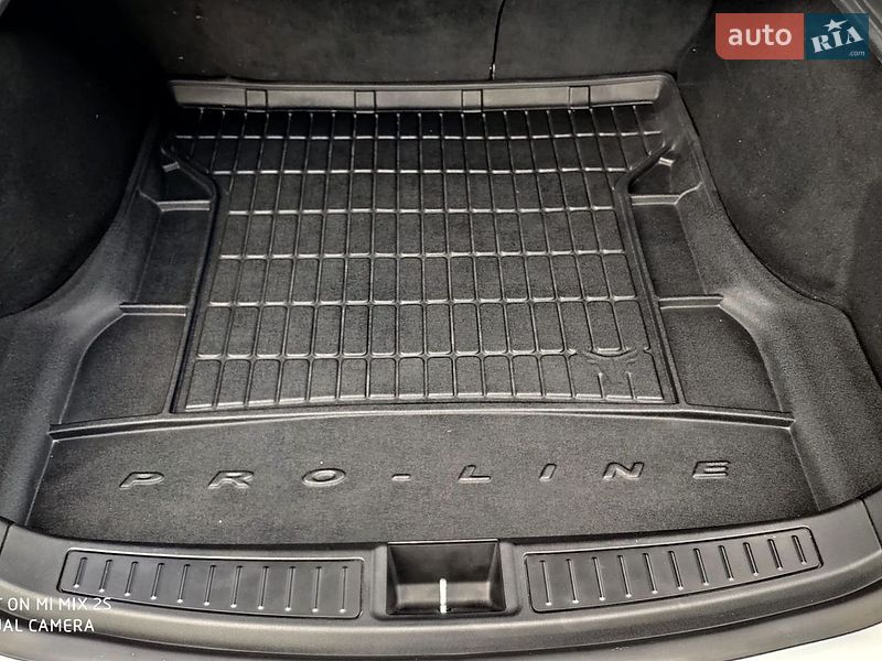 Лифтбек Tesla Model S 2019 в Днепре