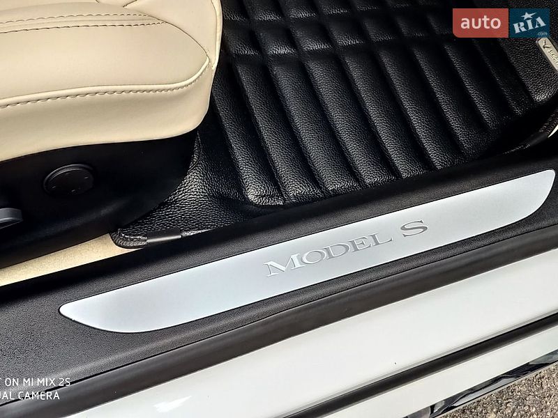 Лифтбек Tesla Model S 2019 в Днепре