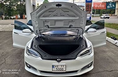 Лифтбек Tesla Model S 2019 в Днепре