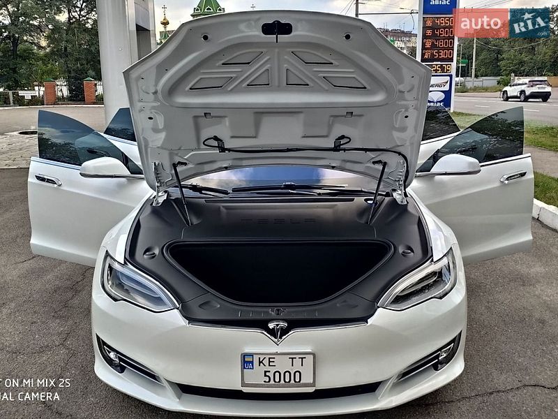 Лифтбек Tesla Model S 2019 в Днепре