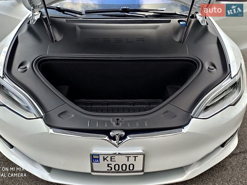 Лифтбек Tesla Model S 2019 в Днепре