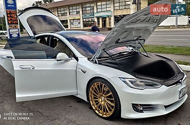 Лифтбек Tesla Model S 2019 в Днепре