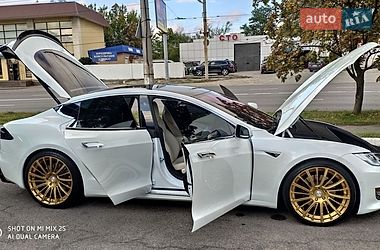 Лифтбек Tesla Model S 2019 в Днепре