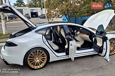 Лифтбек Tesla Model S 2019 в Днепре