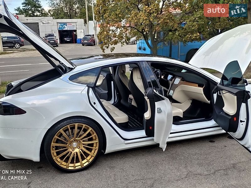 Лифтбек Tesla Model S 2019 в Днепре