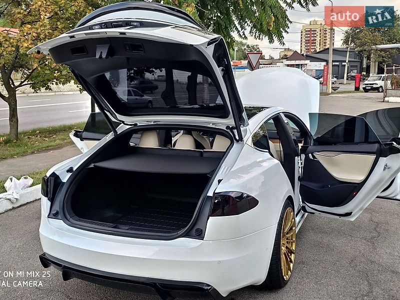 Лифтбек Tesla Model S 2019 в Днепре