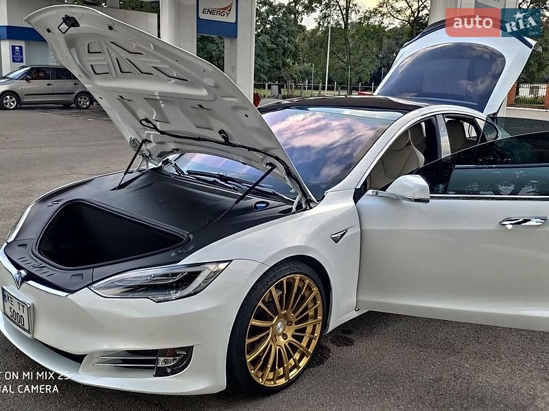 Лифтбек Tesla Model S 2019 в Днепре