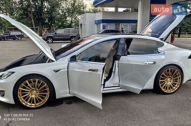 Лифтбек Tesla Model S 2019 в Днепре