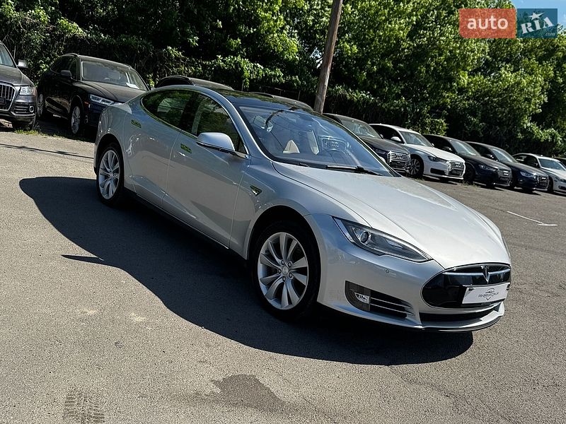 Ліфтбек Tesla Model S 2013 в Луцьку