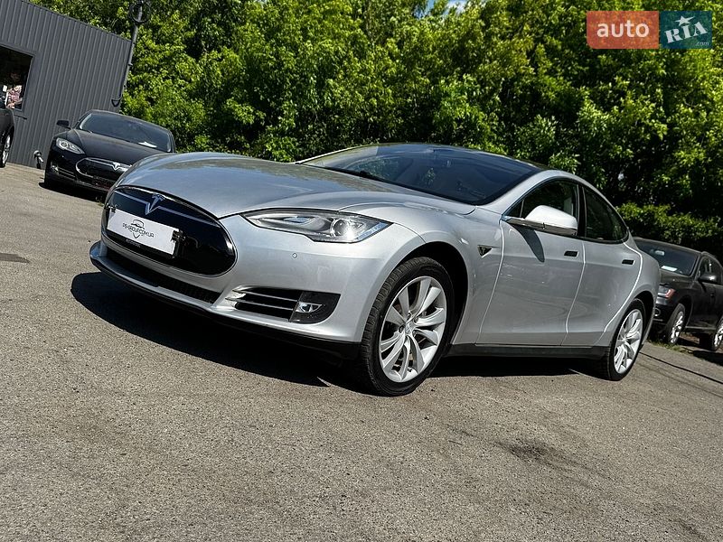 Ліфтбек Tesla Model S 2013 в Луцьку
