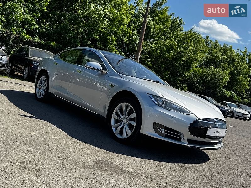 Ліфтбек Tesla Model S 2013 в Луцьку