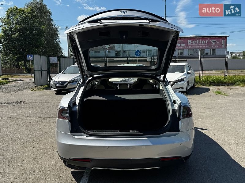 Ліфтбек Tesla Model S 2013 в Луцьку