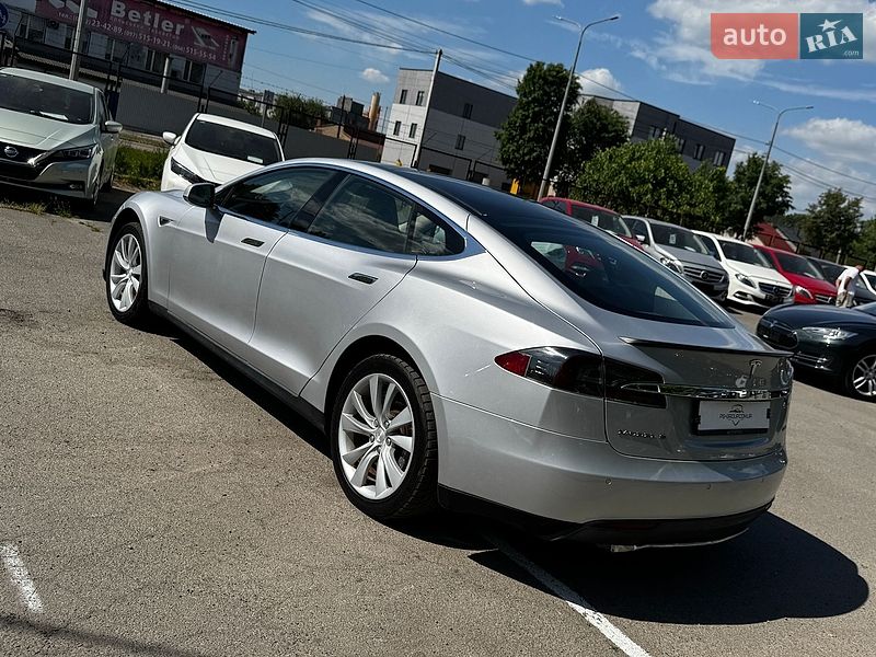 Ліфтбек Tesla Model S 2013 в Луцьку