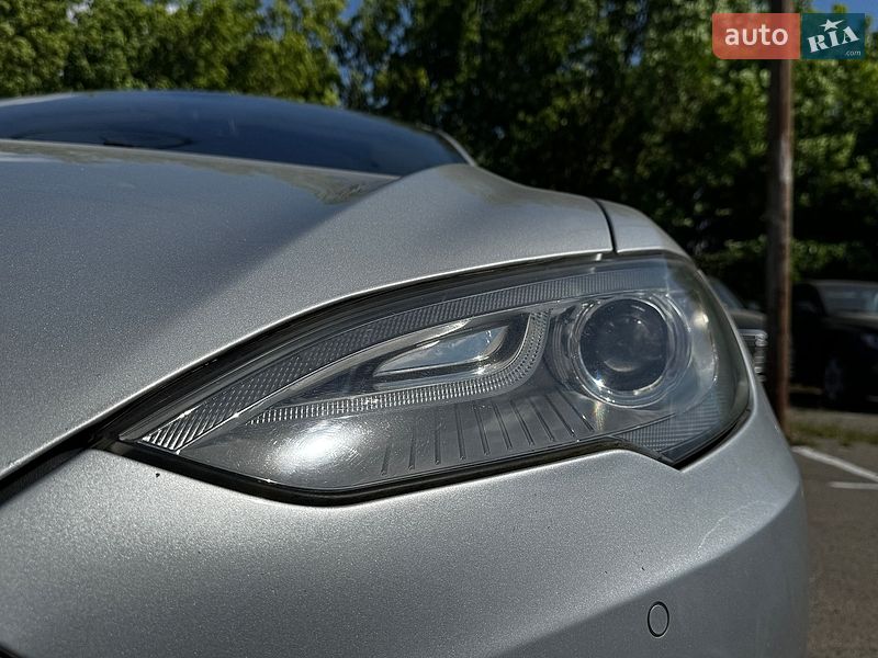 Ліфтбек Tesla Model S 2013 в Луцьку