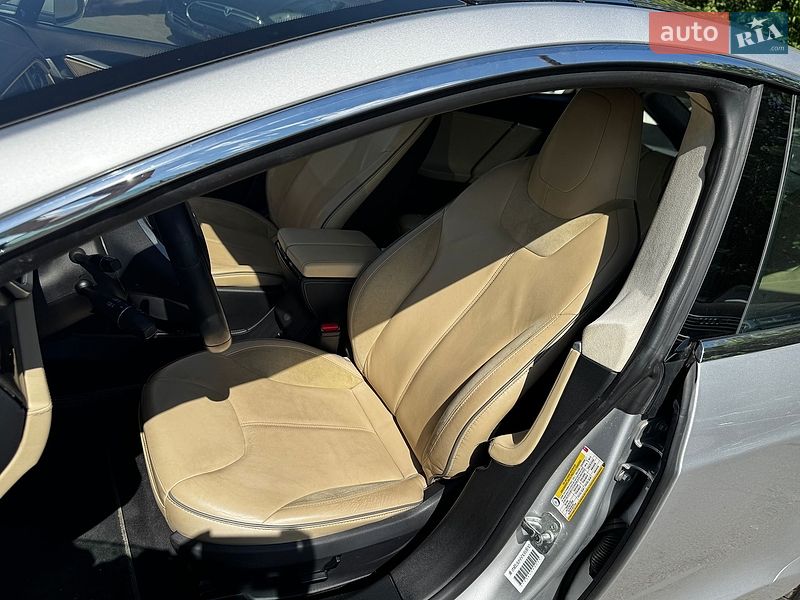 Ліфтбек Tesla Model S 2013 в Луцьку