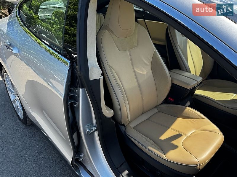 Ліфтбек Tesla Model S 2013 в Луцьку
