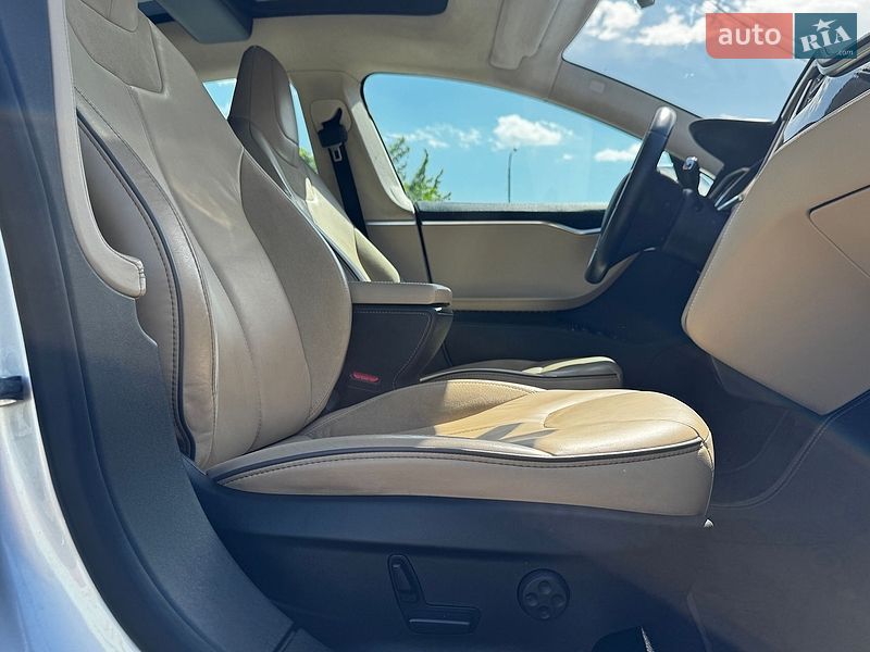 Ліфтбек Tesla Model S 2013 в Луцьку