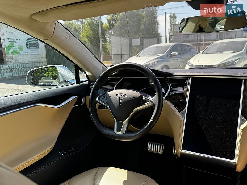 Ліфтбек Tesla Model S 2013 в Луцьку