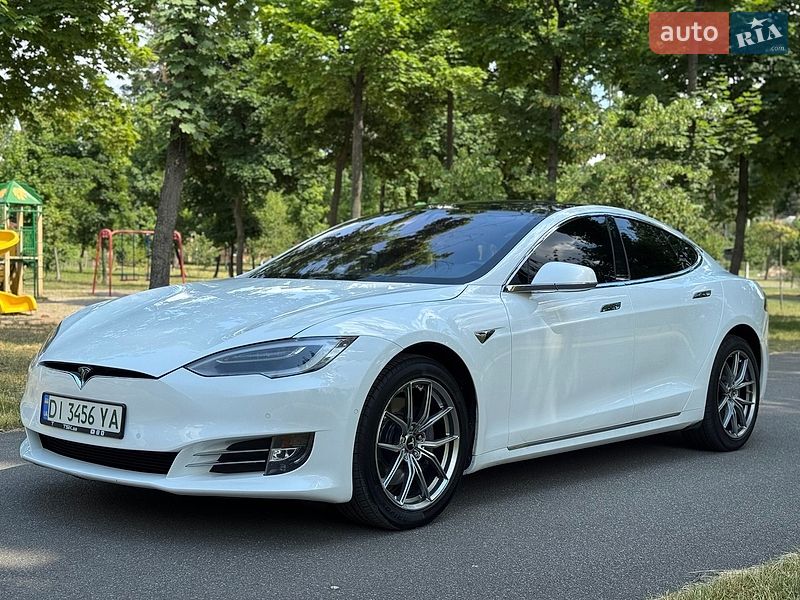 Лифтбек Tesla Model S 2016 в Буче