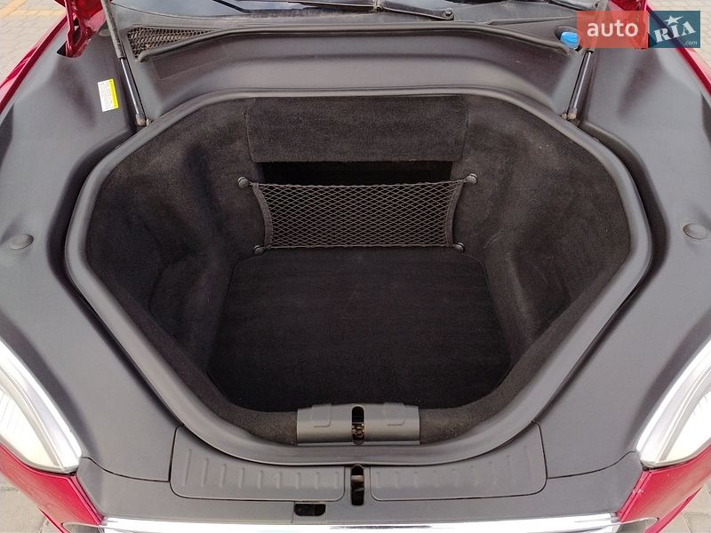 Лифтбек Tesla Model S 2014 в Львове
