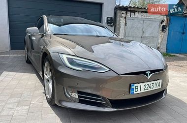 Лифтбек Tesla Model S 2016 в Полтаве