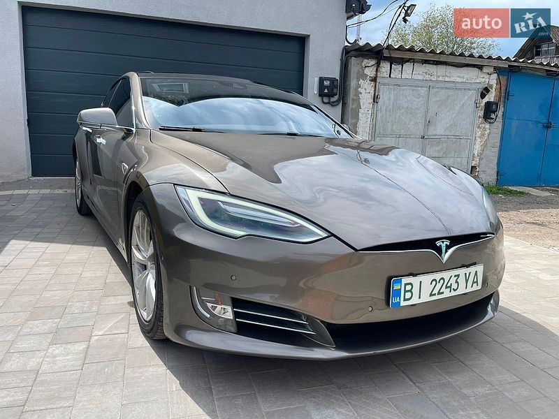 Лифтбек Tesla Model S 2016 в Полтаве