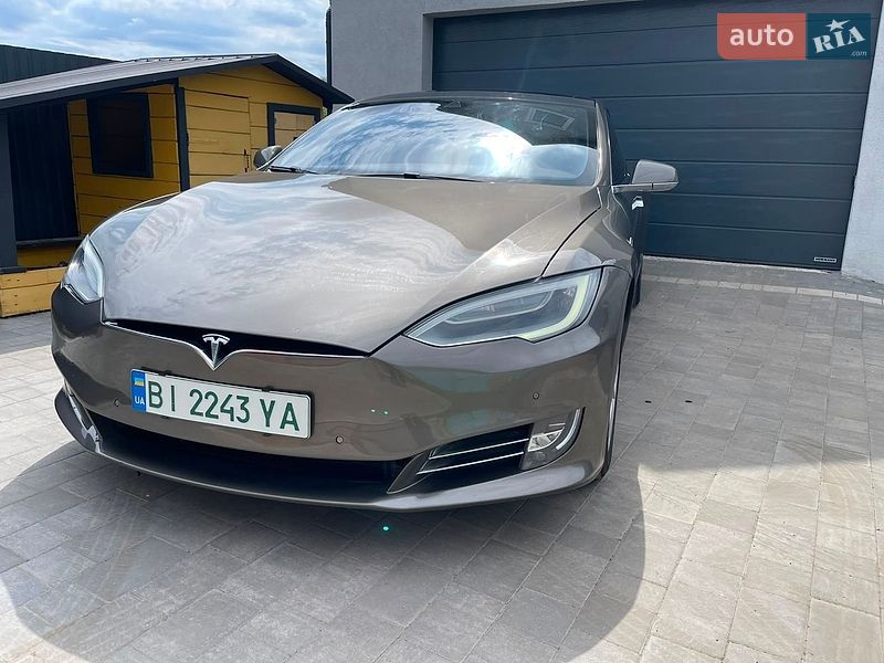 Лифтбек Tesla Model S 2016 в Полтаве