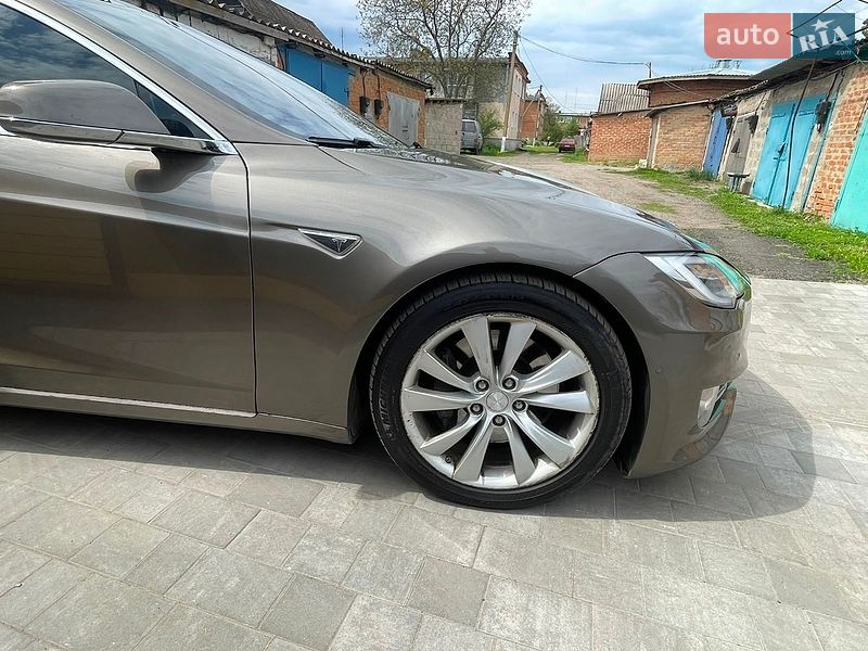Лифтбек Tesla Model S 2016 в Полтаве