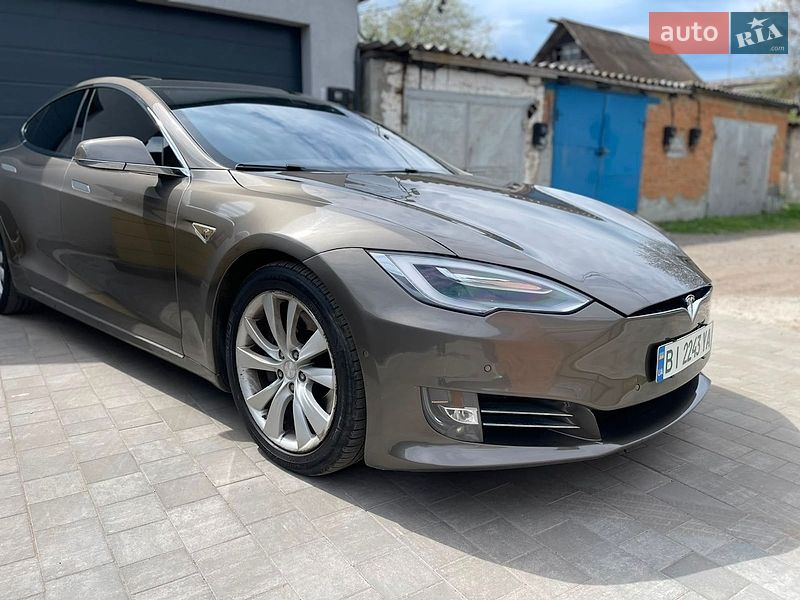 Лифтбек Tesla Model S 2016 в Полтаве