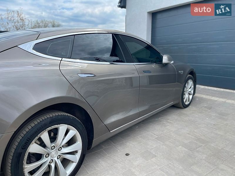 Лифтбек Tesla Model S 2016 в Полтаве
