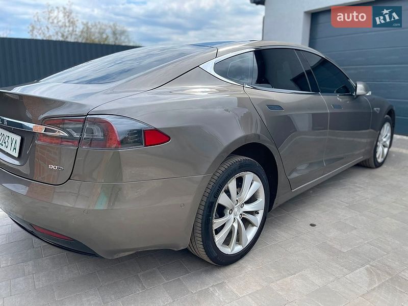 Лифтбек Tesla Model S 2016 в Полтаве
