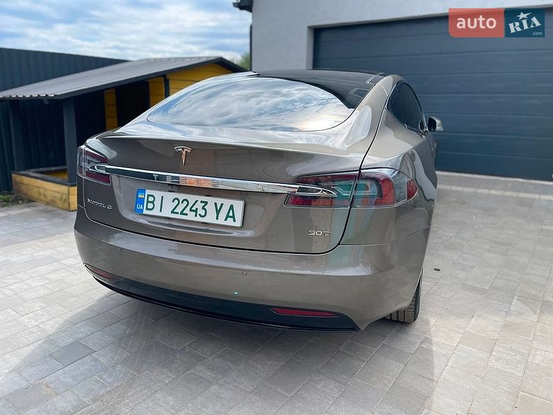 Лифтбек Tesla Model S 2016 в Полтаве