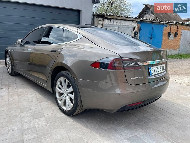 Лифтбек Tesla Model S 2016 в Полтаве