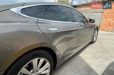 Лифтбек Tesla Model S 2016 в Полтаве