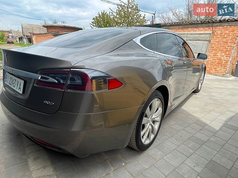 Лифтбек Tesla Model S 2016 в Полтаве