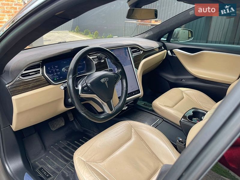 Лифтбек Tesla Model S 2016 в Полтаве