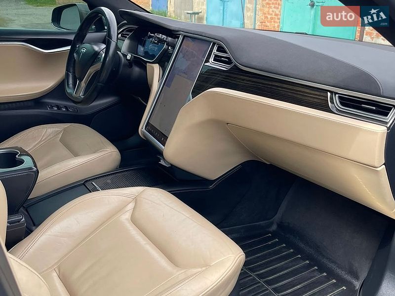 Лифтбек Tesla Model S 2016 в Полтаве