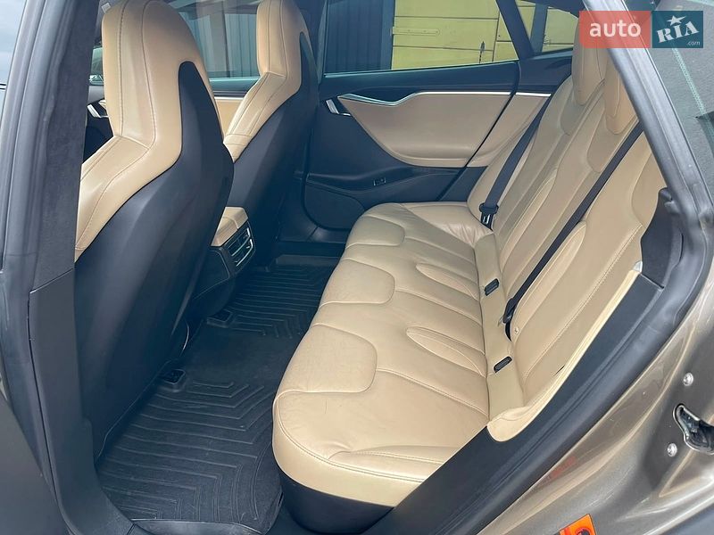 Лифтбек Tesla Model S 2016 в Полтаве