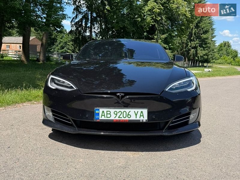 Лифтбек Tesla Model S 2018 в Виннице