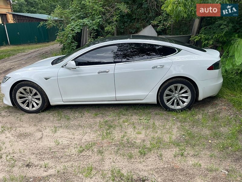Ліфтбек Tesla Model S 2016 в Києві