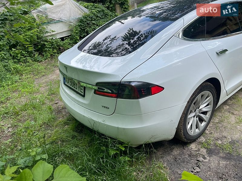 Ліфтбек Tesla Model S 2016 в Києві