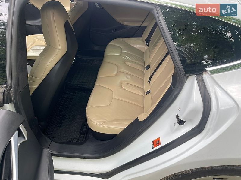 Ліфтбек Tesla Model S 2016 в Києві