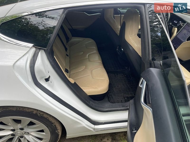 Ліфтбек Tesla Model S 2016 в Києві