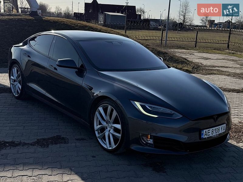 Tesla Model S 2017