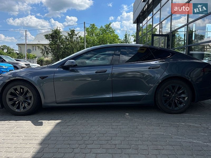 Лифтбек Tesla Model S 2017 в Ивано-Франковске
