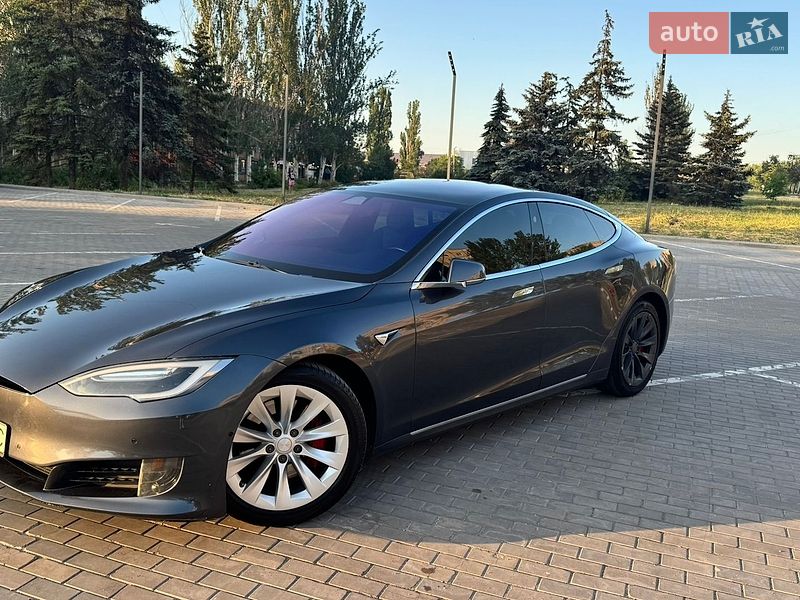 Ліфтбек Tesla Model S 2017 в Кривому Розі
