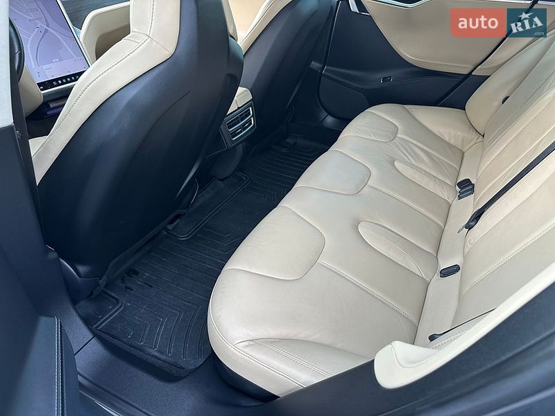 Ліфтбек Tesla Model S 2014 в Тернополі фото 40 Ліфтбек Tesla Model S 2014 в Тернополі
