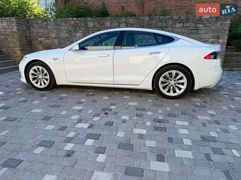 Лифтбек Tesla Model S 2016 в Хмельницком