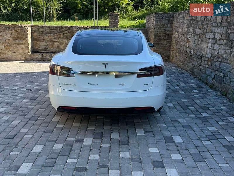 Лифтбек Tesla Model S 2016 в Хмельницком